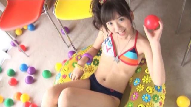 純心美少女「佐々木みゆう」ビキニ浮き輪にボール