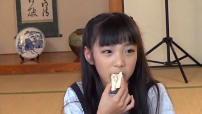 “Noすみれ，No Life”とっておきの未公開秘蔵映像 「河合すみれ」制服食事