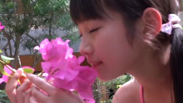 ”すみれの花物語”とっておきの未公開秘蔵映像「河合すみれ」ピンクビキニ花