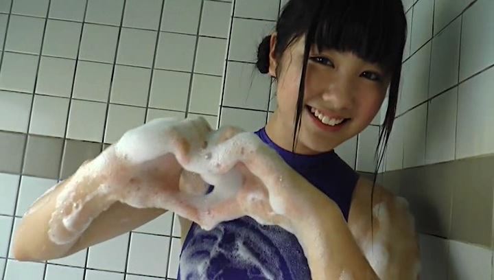 「Premium Doll 早瀬琉愛」競泳水着手でハート