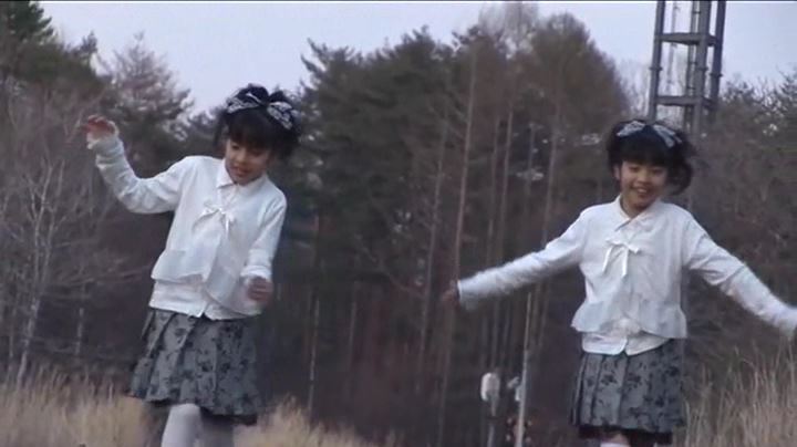 ちさみさ初めてのお泊り!「伊藤ちさと・伊藤みさと」お揃い服歩き