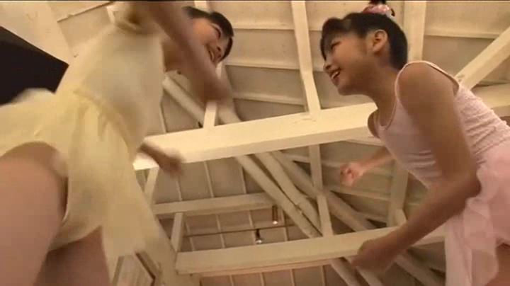 ちさみさ初めてのお泊り!「伊藤ちさと・伊藤みさと」レオタード見上げ
