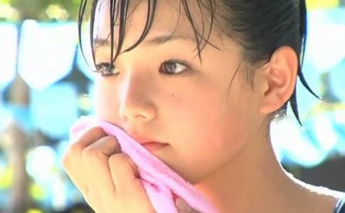 篠崎愛 14歳「篠崎愛」スクール水着汗拭き